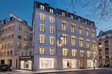 Chanel dévoile sa nouvelle adresse au 19 rue Cambon, forcément Cam.